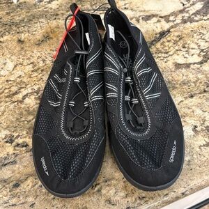 NWT MENS SPEEDO Water shoes